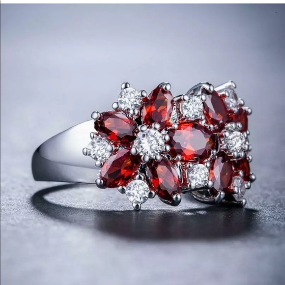 New Women’s 925 Silver Flower Garnet Ring - Picture 4 of 4